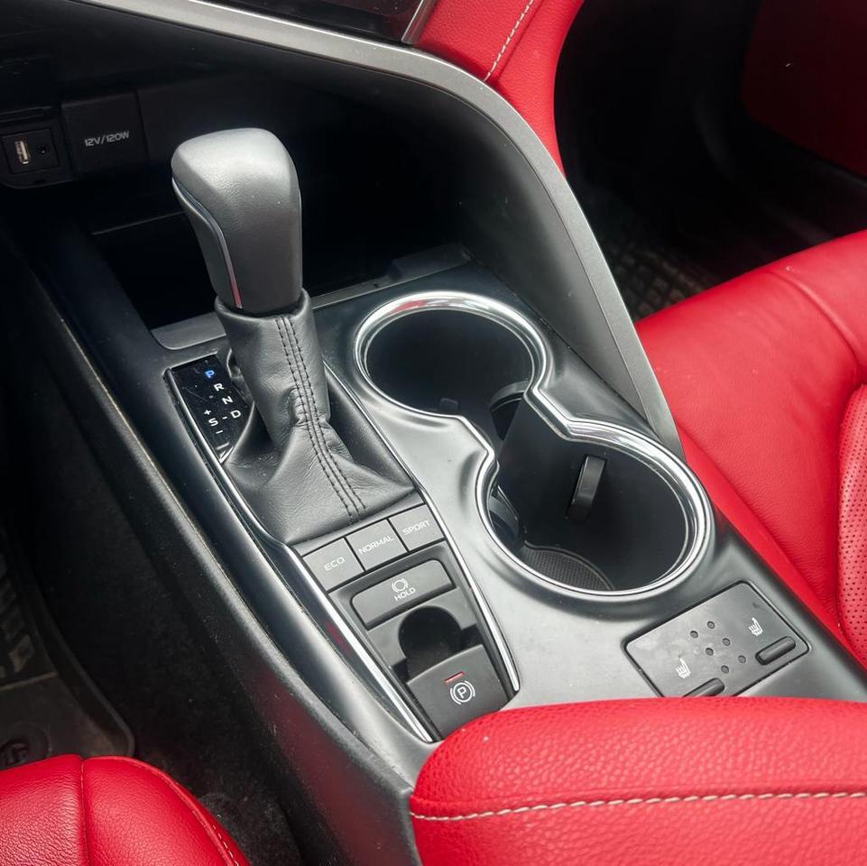 2019 Toyota Camry XSE, LEATHER,  MOONROOF, BACK UP CAM, PADDLE SHIFT Photo