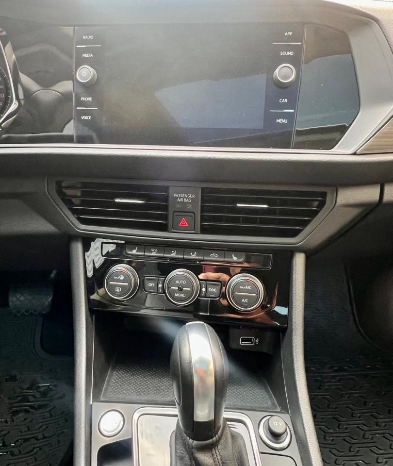 2020 Volkswagen Jetta HIGHLINE, FWD, SUNROOF, BACK CAMERA, LEATHER SEATS Photo