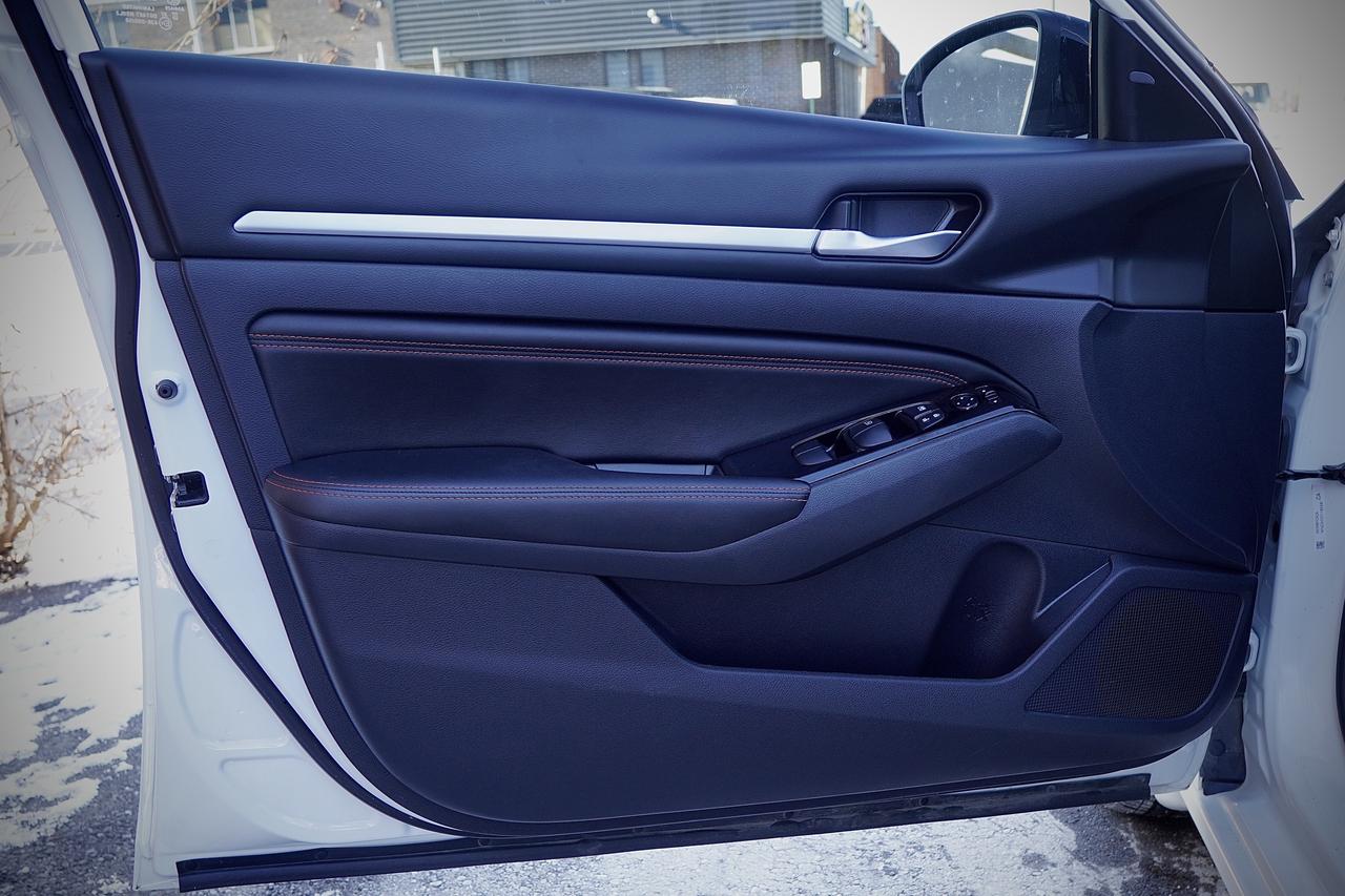 2023 Nissan Altima SR AWD, SUNROOF, LEATHER, HEATED SEATS, CAMERA Photo