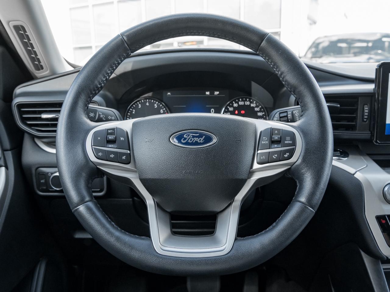 2022 Ford Explorer XLT 4WD   NAVI Photo