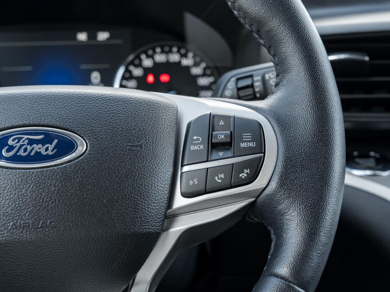 2022 Ford Explorer XLT 4WD   NAVI Photo