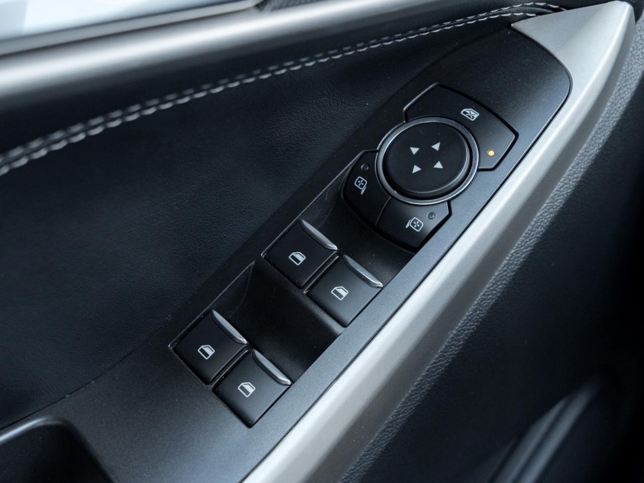 2022 Ford Explorer XLT 4WD   NAVI Photo