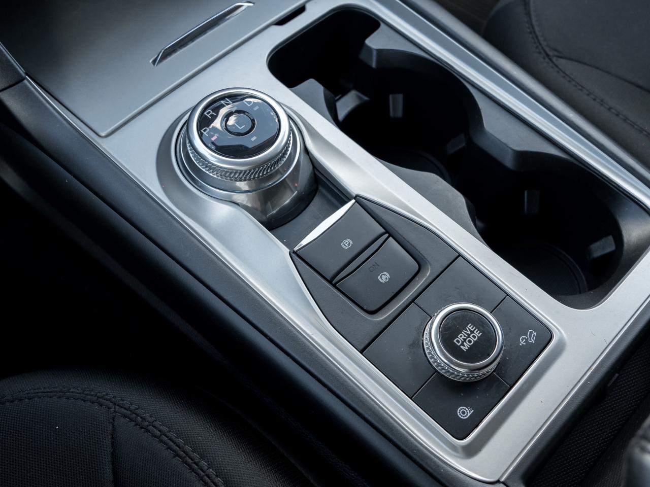 2022 Ford Explorer XLT 4WD   NAVI Photo