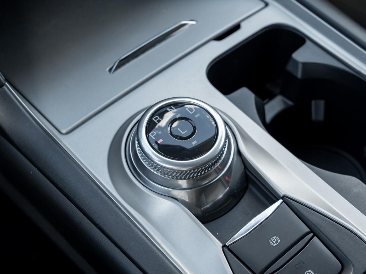 2022 Ford Explorer XLT 4WD   NAVI Photo