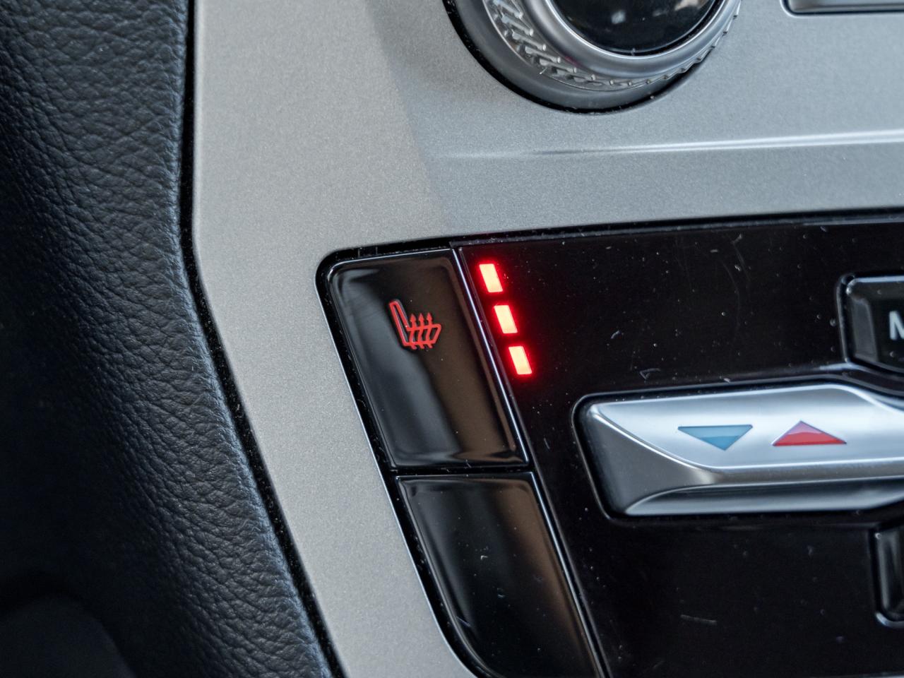 2022 Ford Explorer XLT 4WD   NAVI Photo