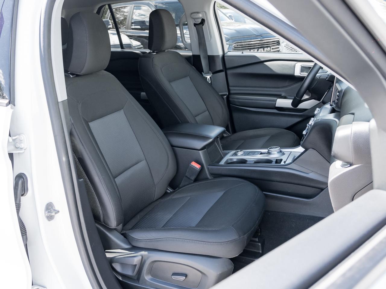 2022 Ford Explorer XLT 4WD   NAVI Photo