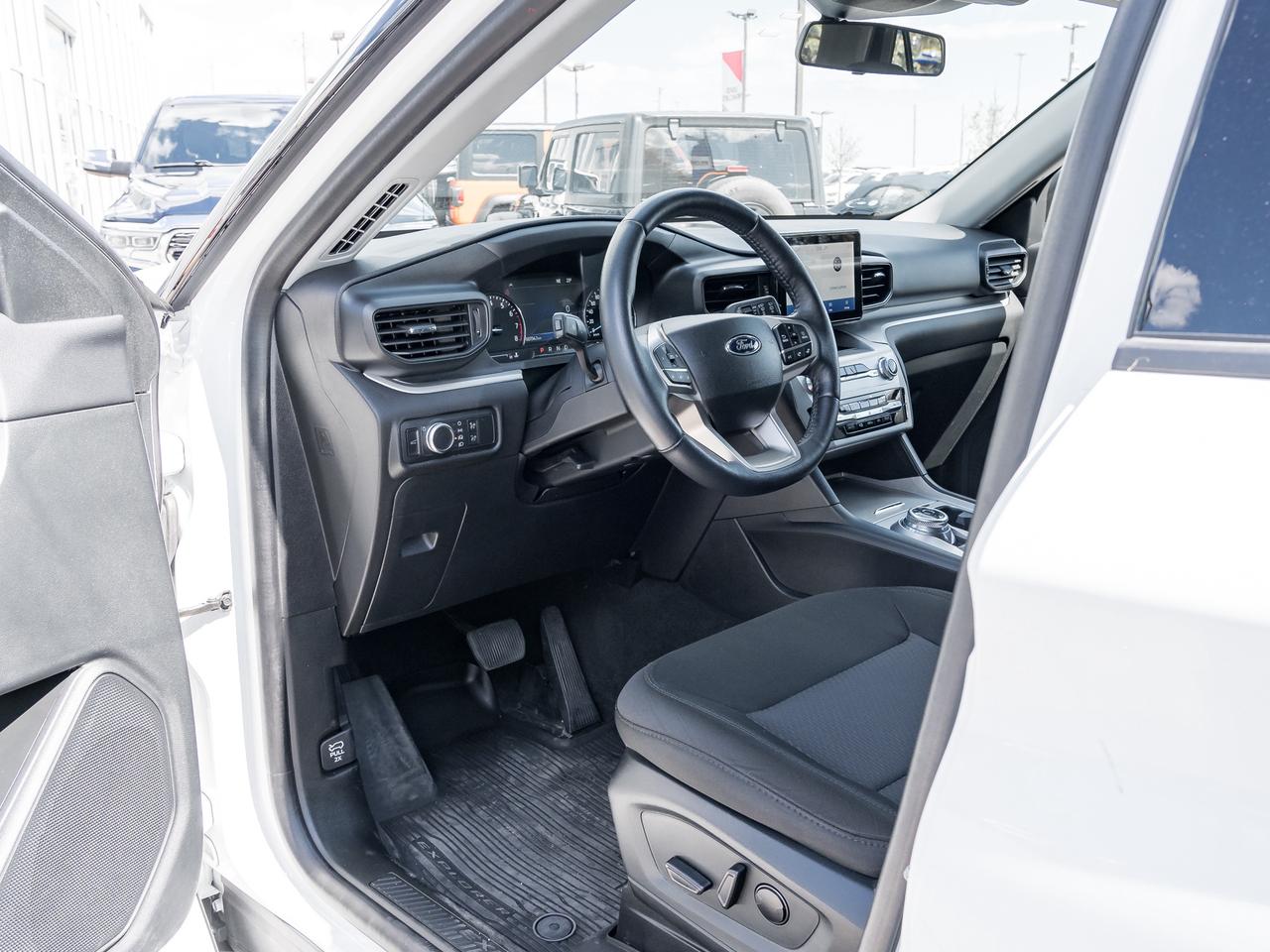 2022 Ford Explorer XLT 4WD   NAVI Photo