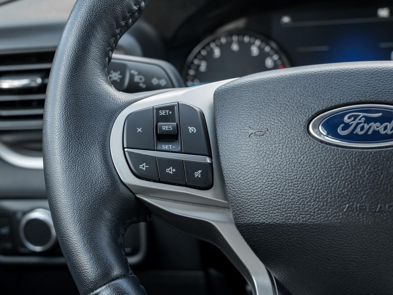 2022 Ford Explorer XLT 4WD   NAVI Photo