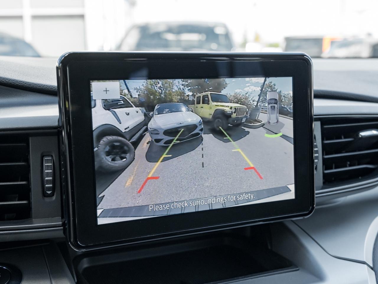 2022 Ford Explorer XLT 4WD   NAVI Photo