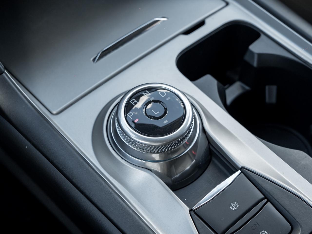 2022 Ford Explorer XLT 4WD   NAVI Photo