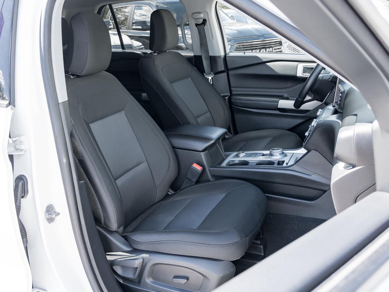 2022 Ford Explorer XLT 4WD   NAVI Photo