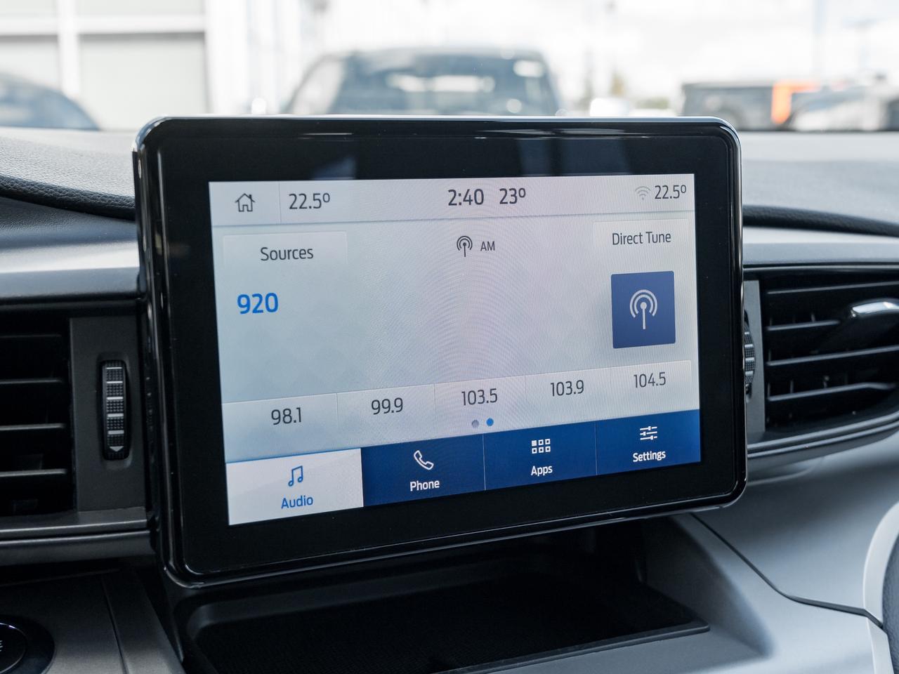 2022 Ford Explorer XLT 4WD   NAVI Photo