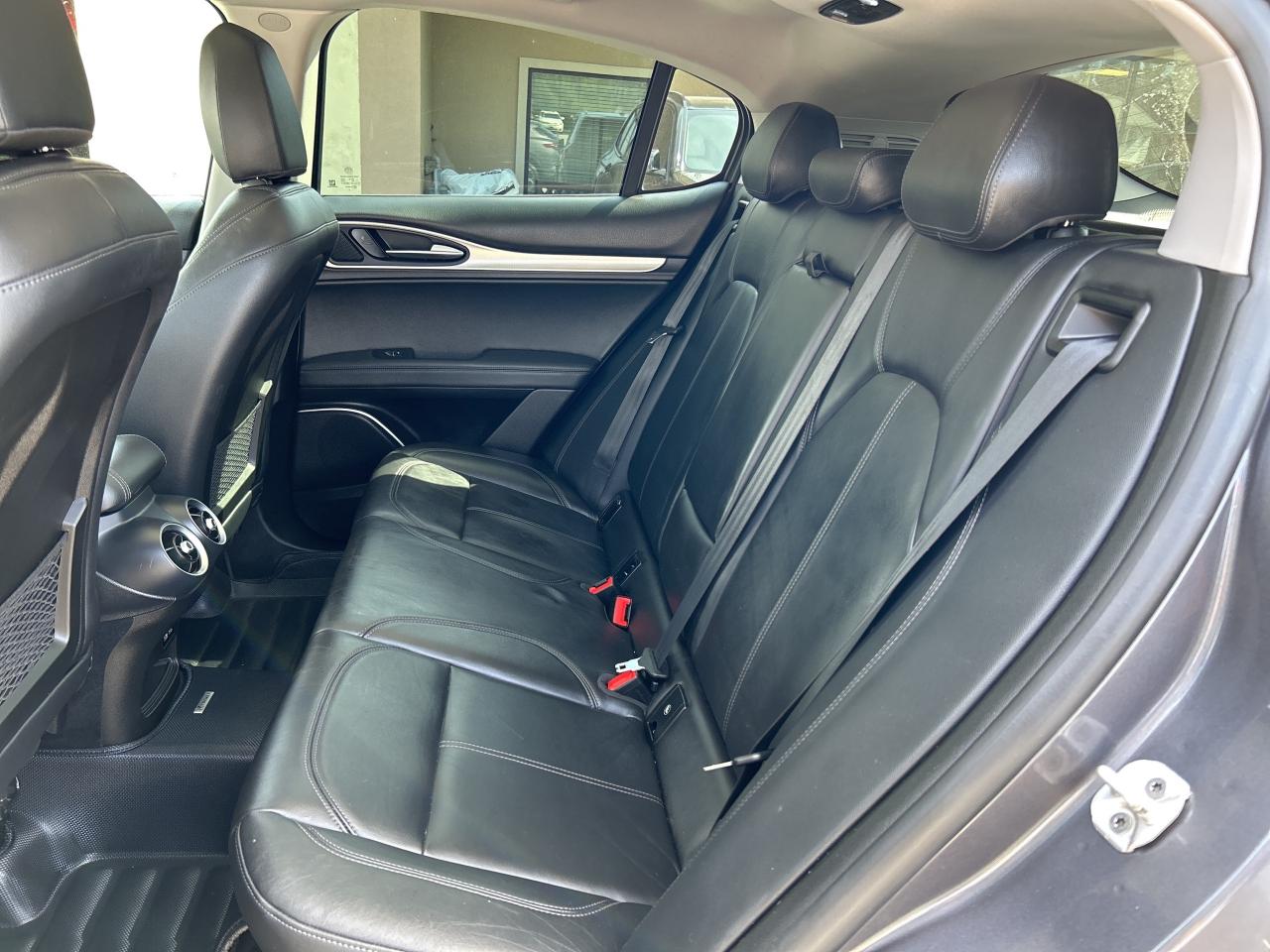 2018 Alfa Romeo Stelvio Sport AWD/LEATHER/NAV/ROOF ***CALL 613-961-8848 Photo