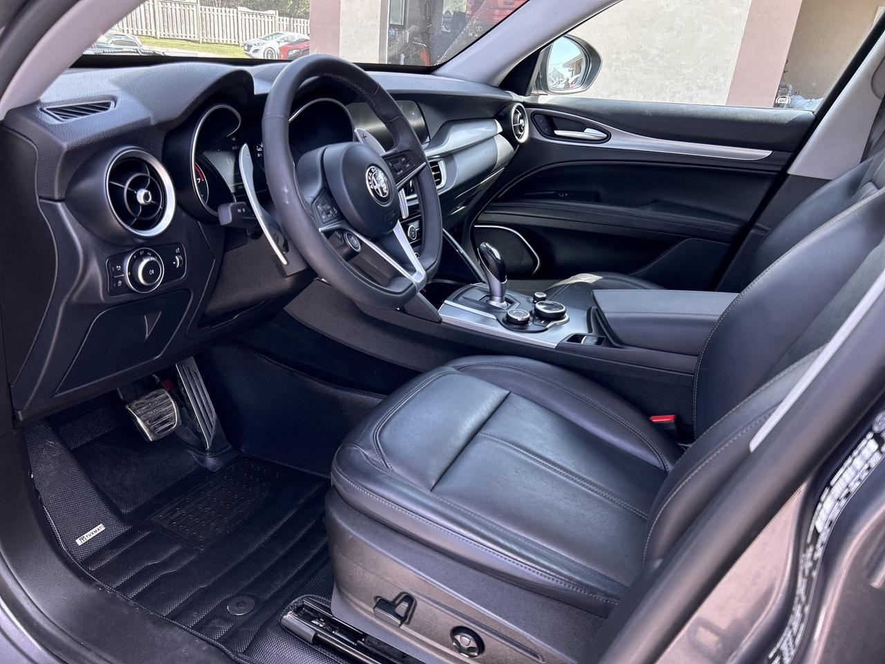 2018 Alfa Romeo Stelvio Sport AWD/LEATHER/NAV/ROOF ***CALL 613-961-8848 Photo