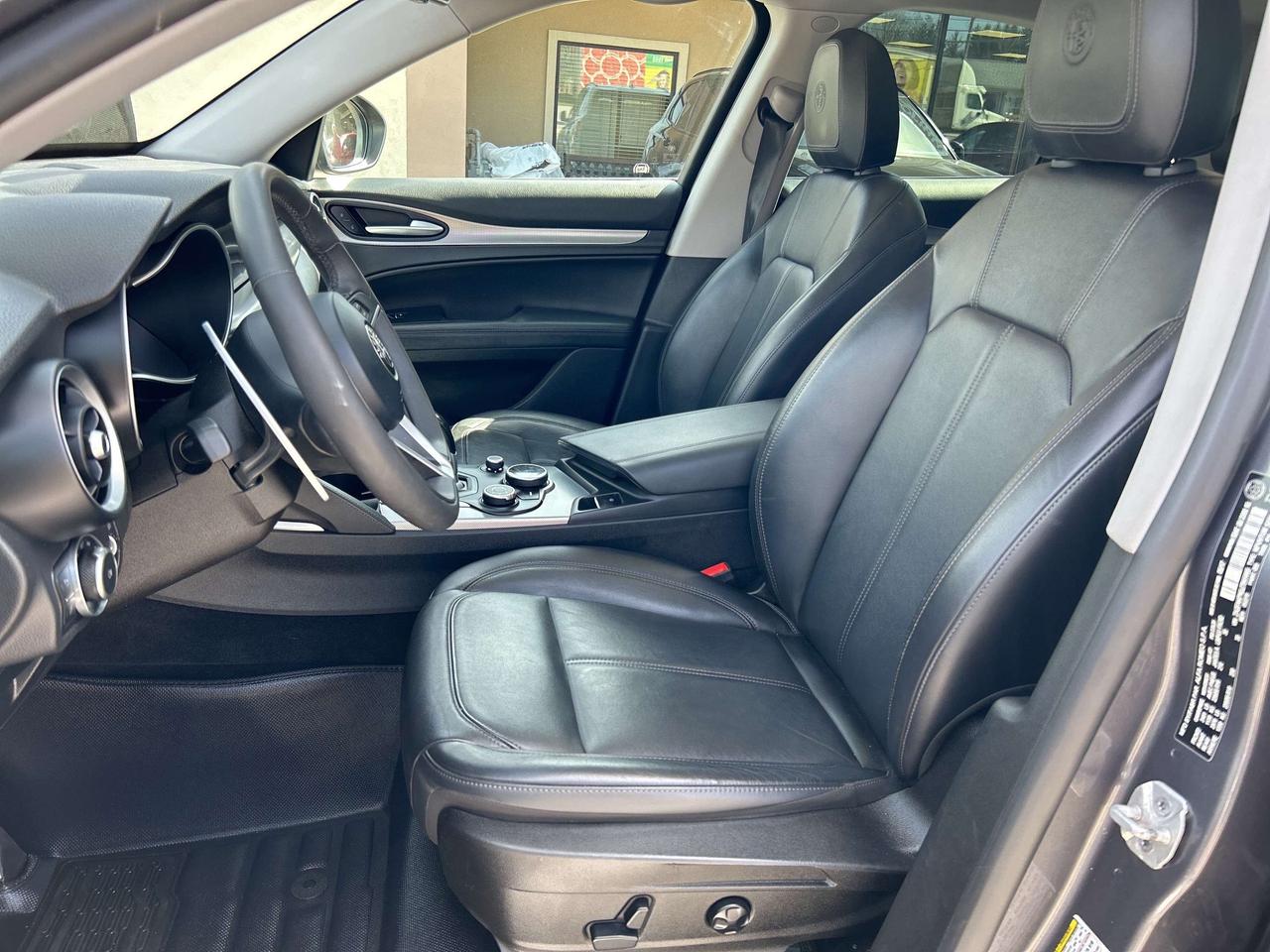 2018 Alfa Romeo Stelvio Sport AWD/LEATHER/NAV/ROOF ***CALL 613-476-2188*** Photo