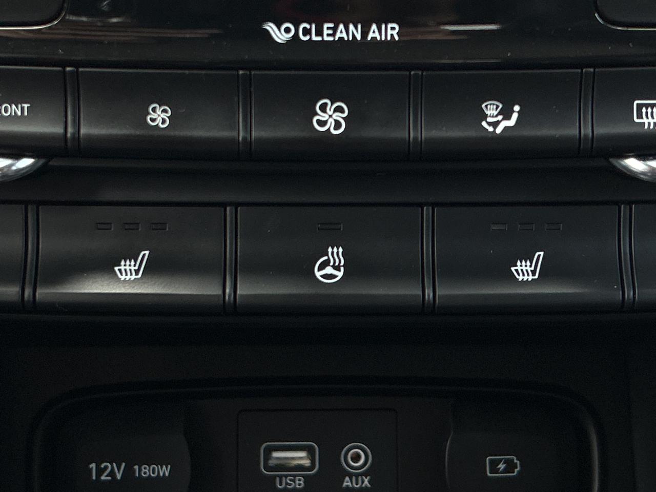 2020 Hyundai Santa Fe Preferred AWD LEATHER CALL NAPANEE 613-354-2100 Photo