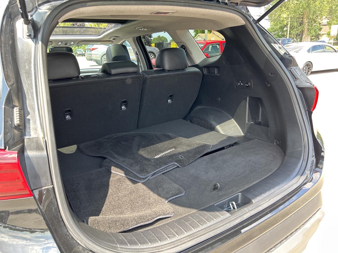 2020 Hyundai Santa Fe Preferred AWD LEATHER CALL NAPANEE 613-354-2100 Photo