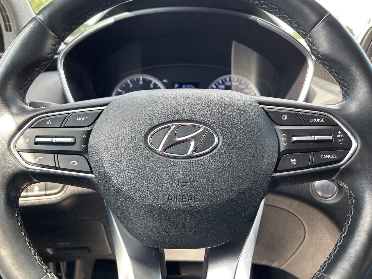 2020 Hyundai Santa Fe Preferred AWD LEATHER CALL NAPANEE 613-354-2100 Photo