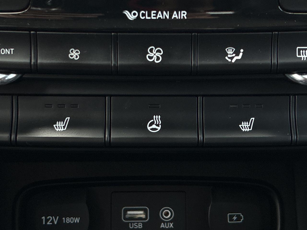 2020 Hyundai Santa Fe Preferred AWD LEATHER CALL NAPANEE 613-354-2100 Photo