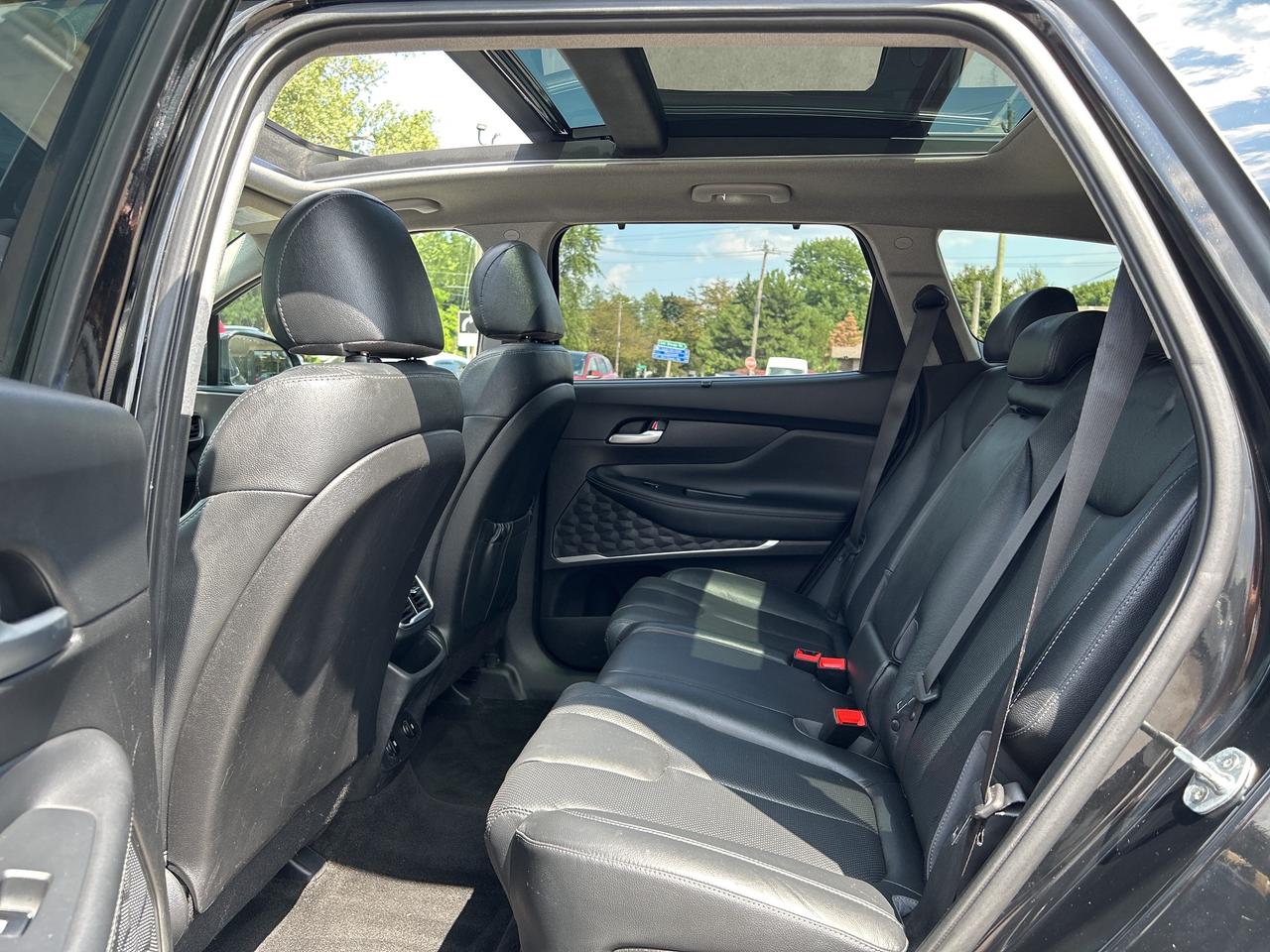 2020 Hyundai Santa Fe Preferred AWD LEATHER CALL NAPANEE 613-354-2100 Photo