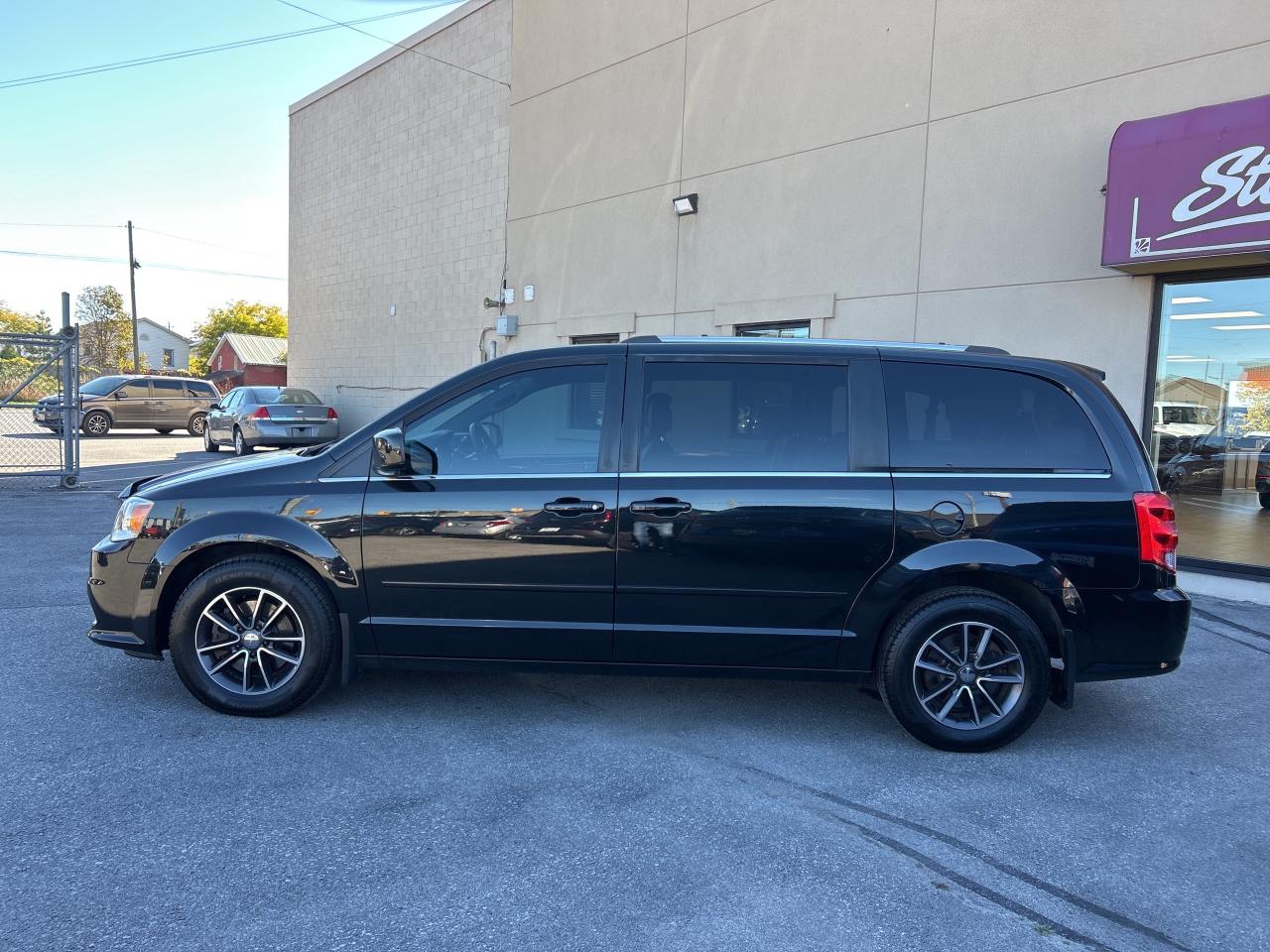 2017 Dodge Grand Caravan SXT Premium Plus BELLEVILLE 613-961-8848 Photo