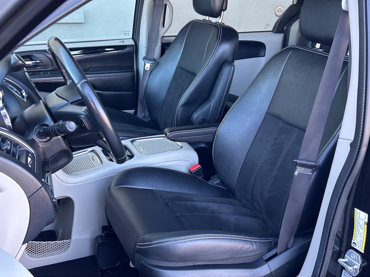 2017 Dodge Grand Caravan SXT Premium Plus BELLEVILLE 613-961-8848 Photo