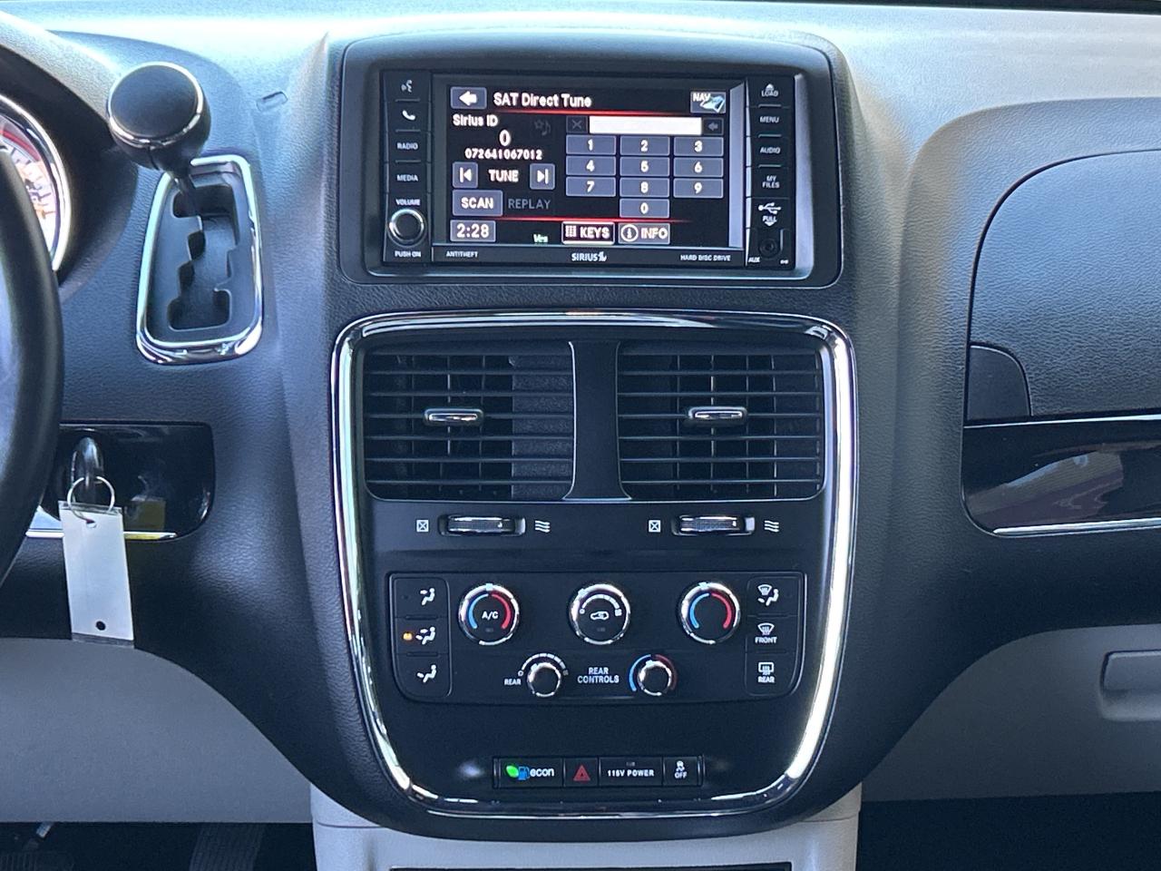 2017 Dodge Grand Caravan SXT Premium Plus BELLEVILLE 613-961-8848 Photo