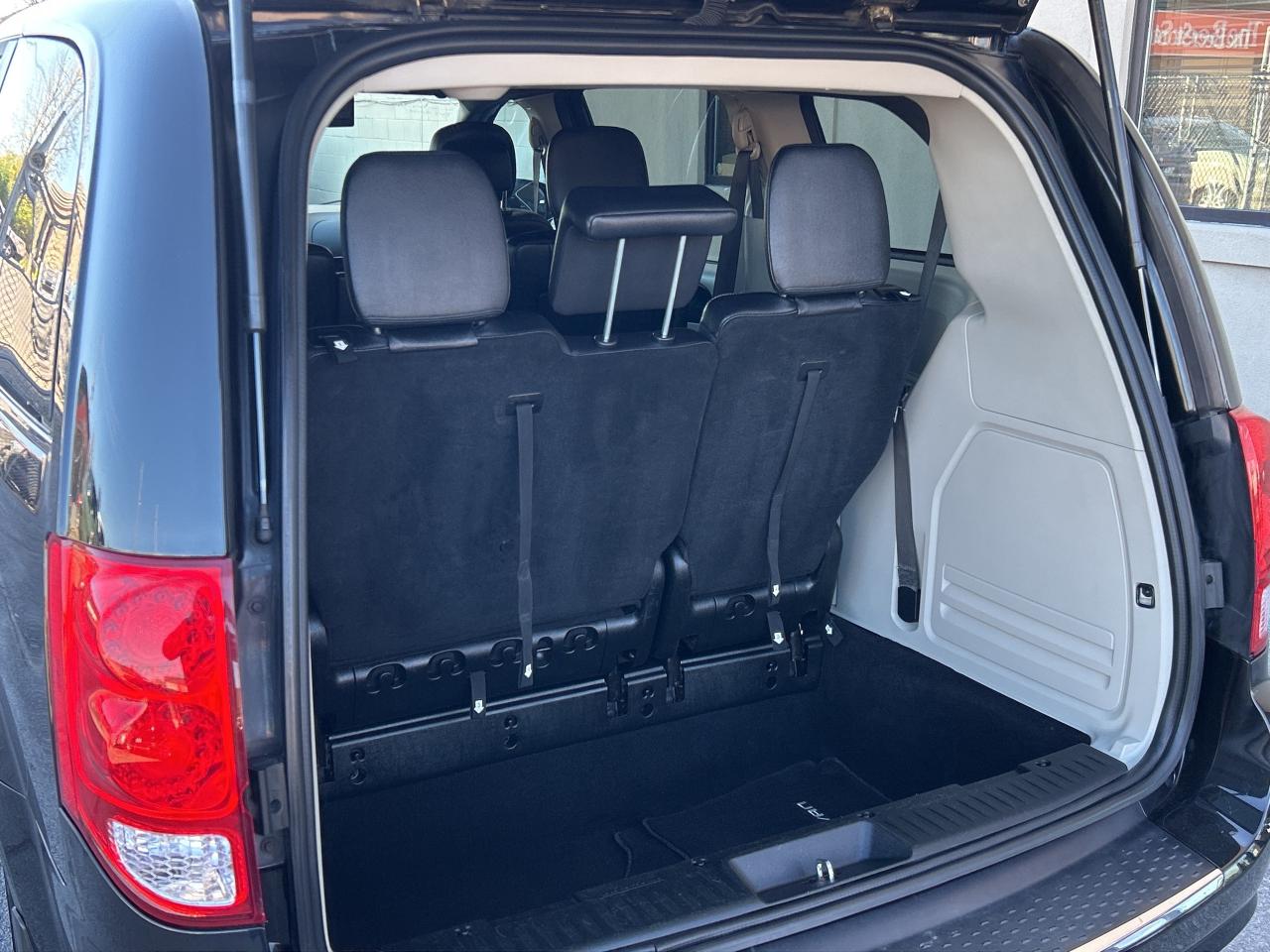 2017 Dodge Grand Caravan SXT Premium Plus BELLEVILLE 613-961-8848 Photo