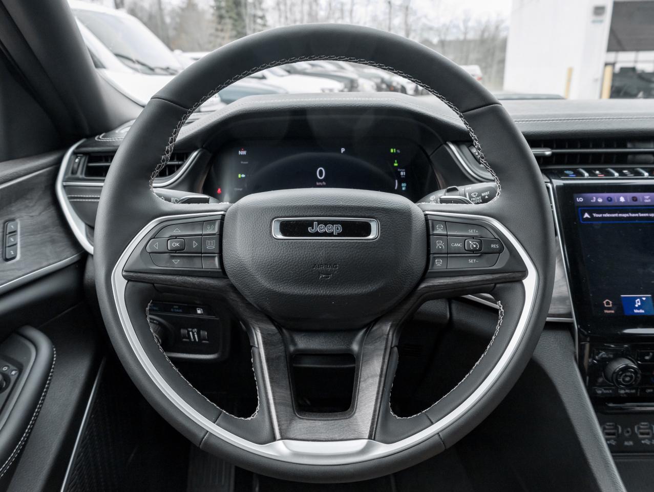 2025 Jeep Grand Cherokee 4xe Altitude 4x4   LUXURY TECH GRP II   PANO-ROOF Photo