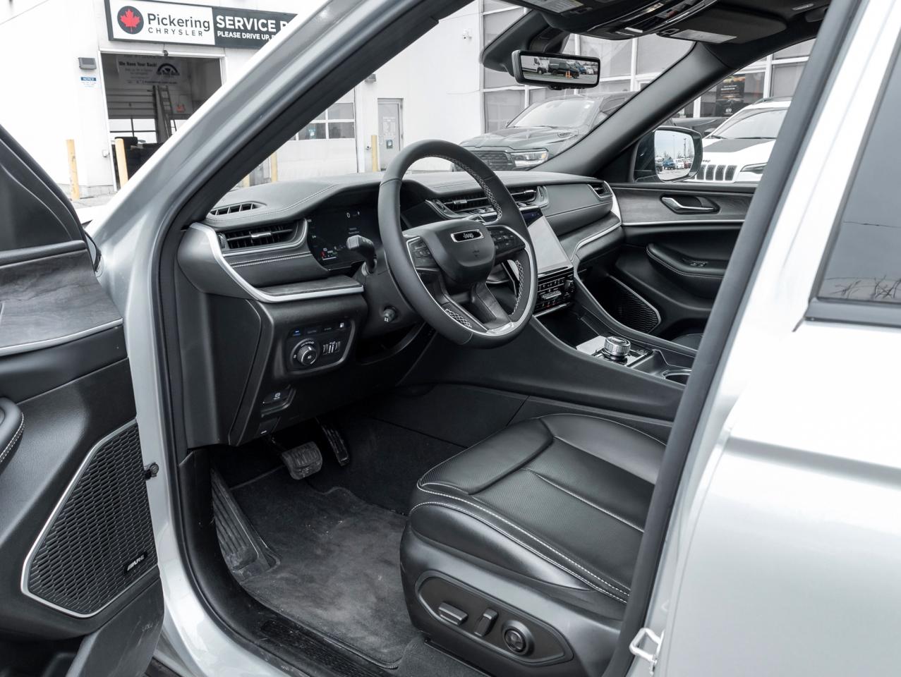 2025 Jeep Grand Cherokee 4xe Altitude 4x4   LUXURY TECH GRP II   PANO-ROOF Photo