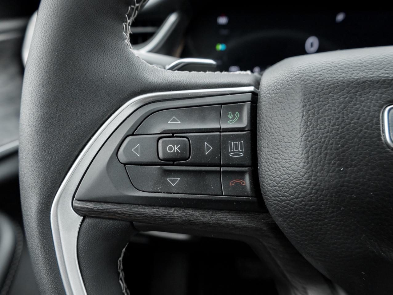 2025 Jeep Grand Cherokee 4xe Altitude 4x4   LUXURY TECH GRP II   PANO-ROOF Photo