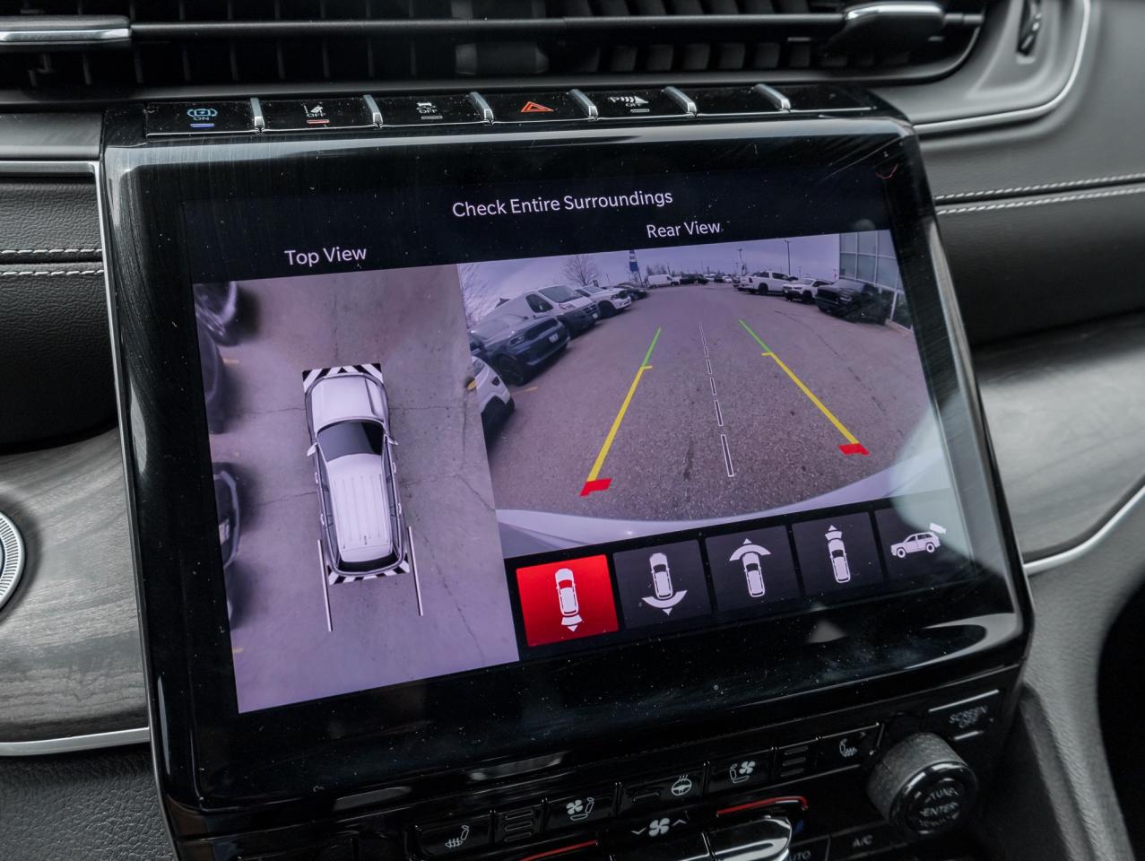 2025 Jeep Grand Cherokee 4xe Altitude 4x4   LUXURY TECH GRP II   PANO-ROOF Photo