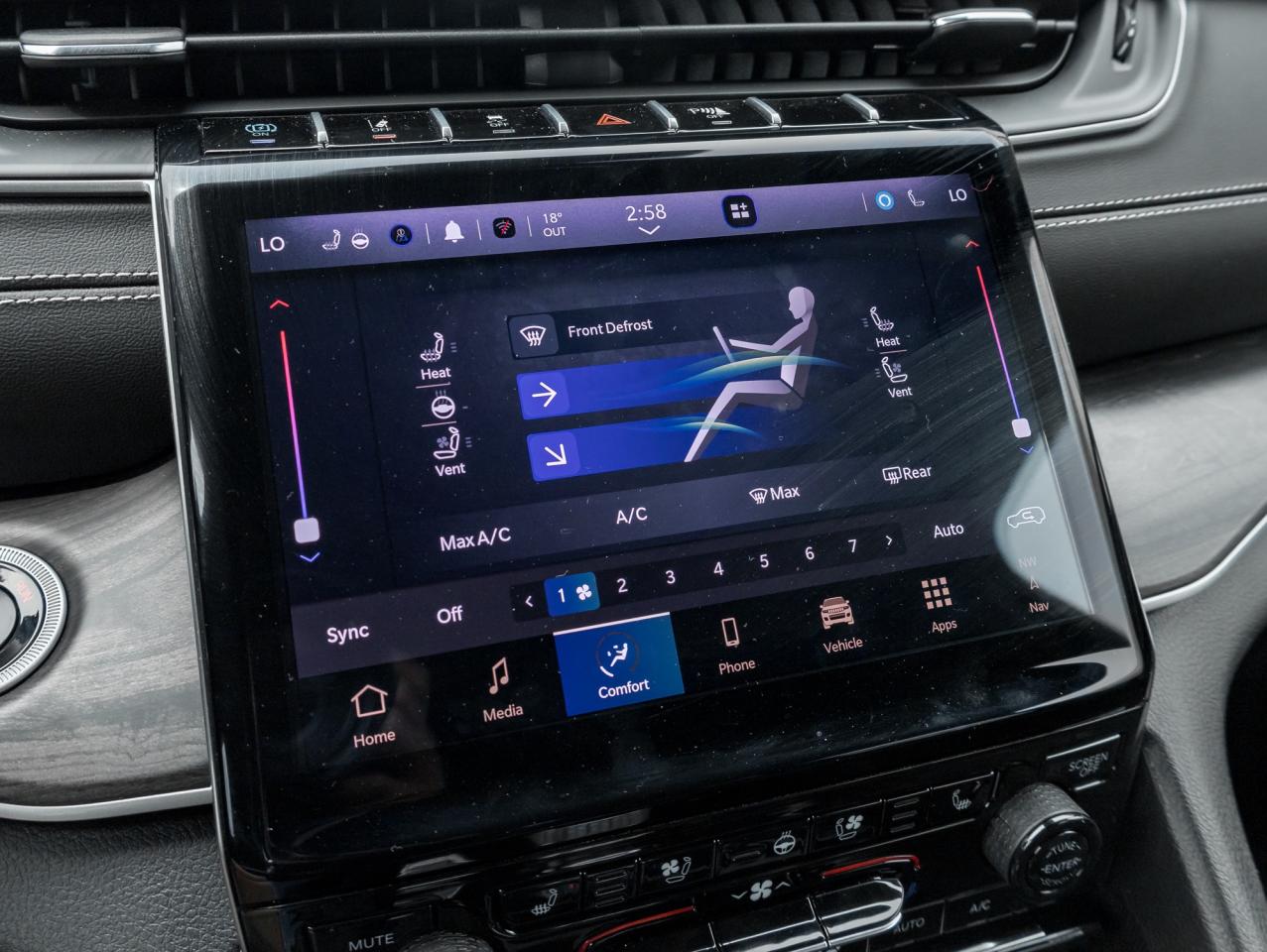 2025 Jeep Grand Cherokee 4xe Altitude 4x4   LUXURY TECH GRP II   PANO-ROOF Photo