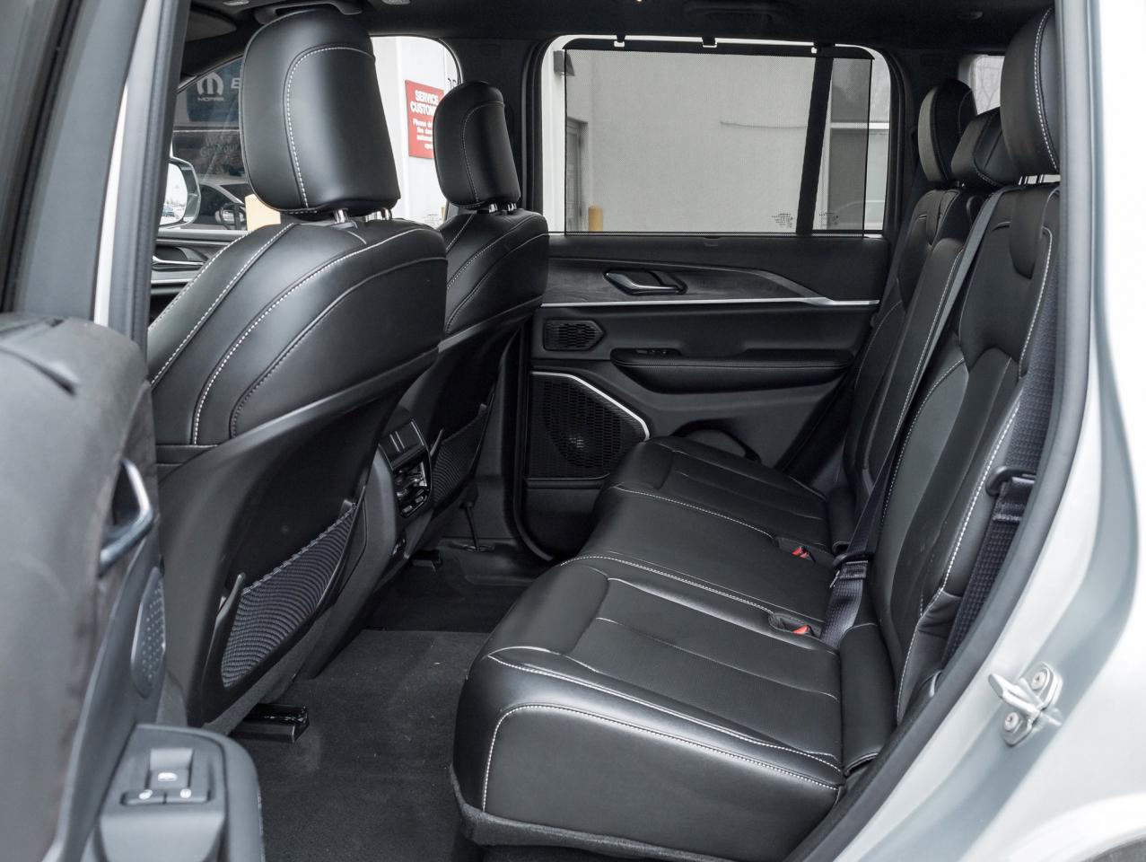 2025 Jeep Grand Cherokee 4xe Altitude 4x4   LUXURY TECH GRP II   PANO-ROOF Photo