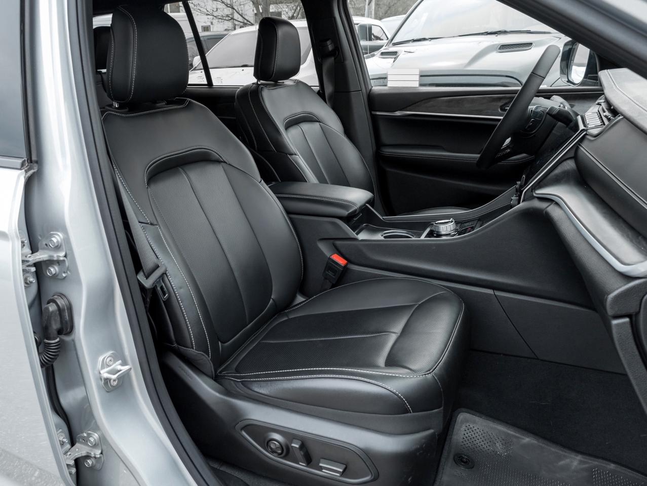 2025 Jeep Grand Cherokee 4xe Altitude 4x4   LUXURY TECH GRP II   PANO-ROOF Photo