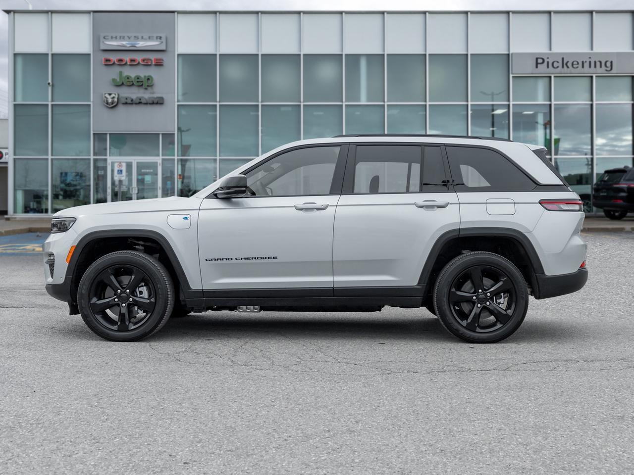 2025 Jeep Grand Cherokee 4xe Altitude 4x4   LUXURY TECH GRP II   PANO-ROOF Photo2