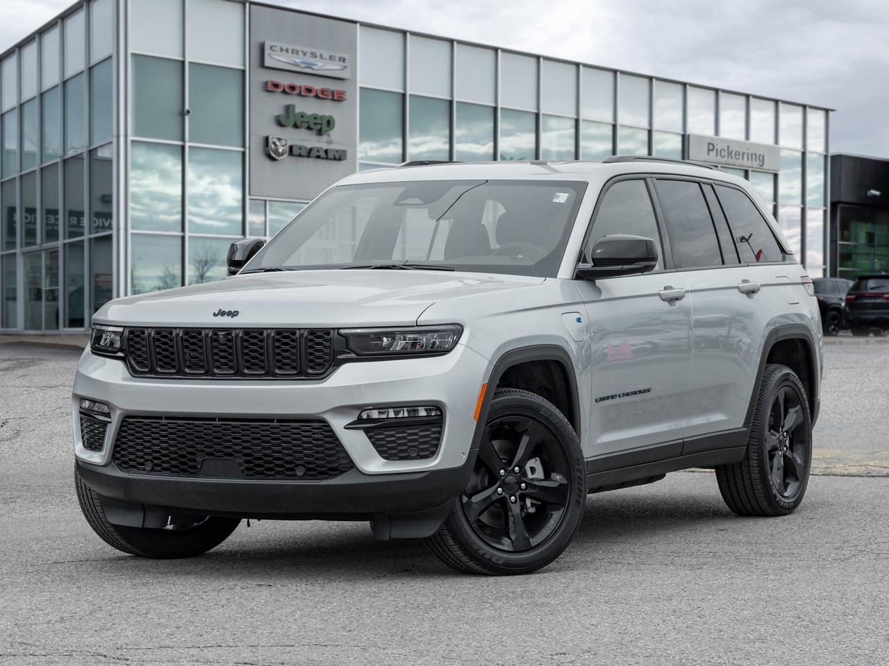 2025 Jeep Grand Cherokee Altitude 4x4   LUXURY TECH GRP II   PANO-ROOF Photo0