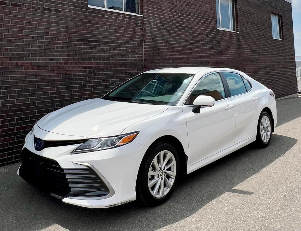 2023 Toyota Camry HYBRID, HEATED SEATS, CAMERA, DRIVE ASSIST Photo