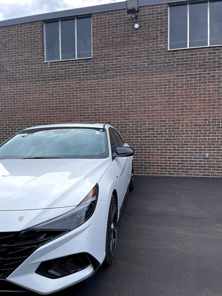 2023 Hyundai Elantra Luxury IVT Photo