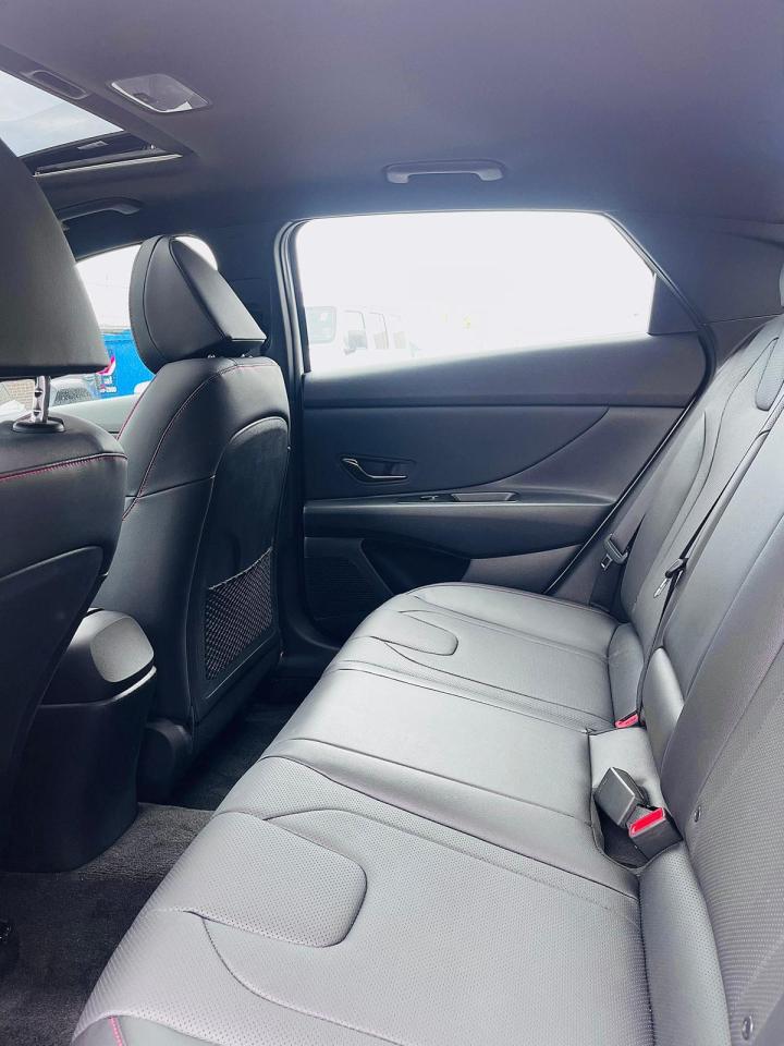 2023 Hyundai Elantra Luxury IVT Photo