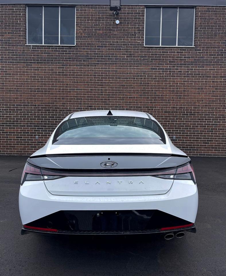 2023 Hyundai Elantra Luxury IVT Photo