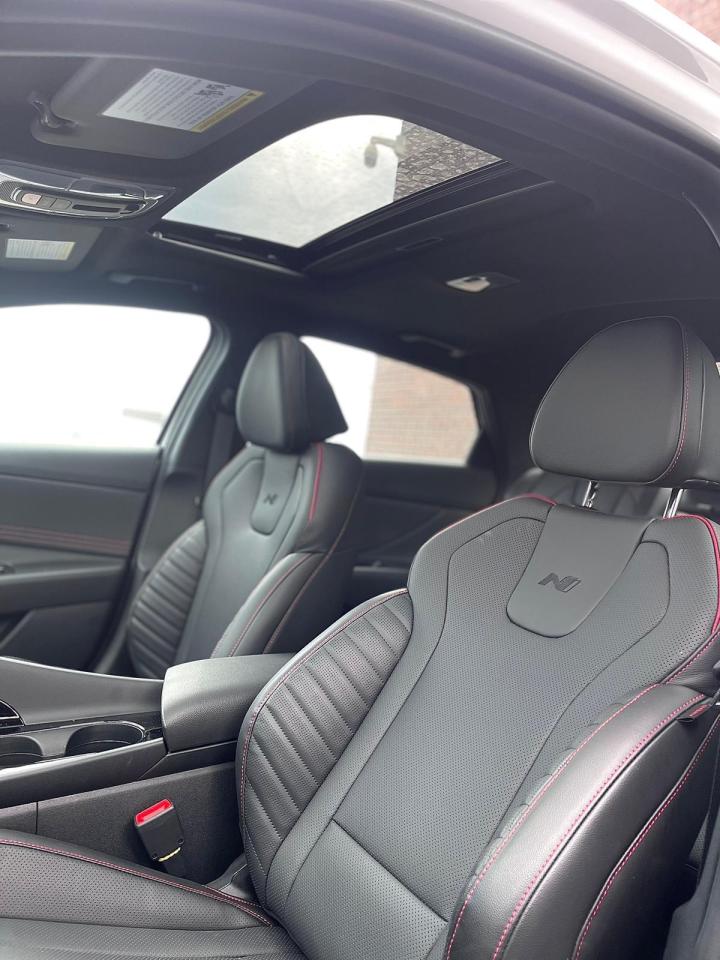 2023 Hyundai Elantra Luxury IVT Photo