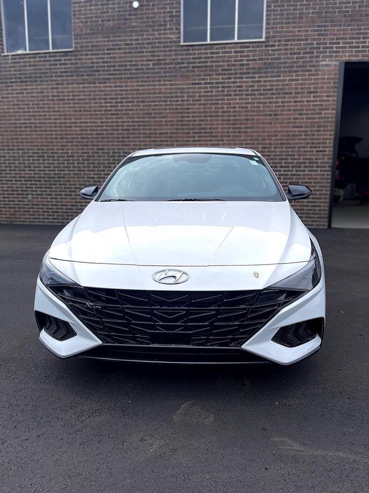 2023 Hyundai Elantra Luxury IVT Photo0