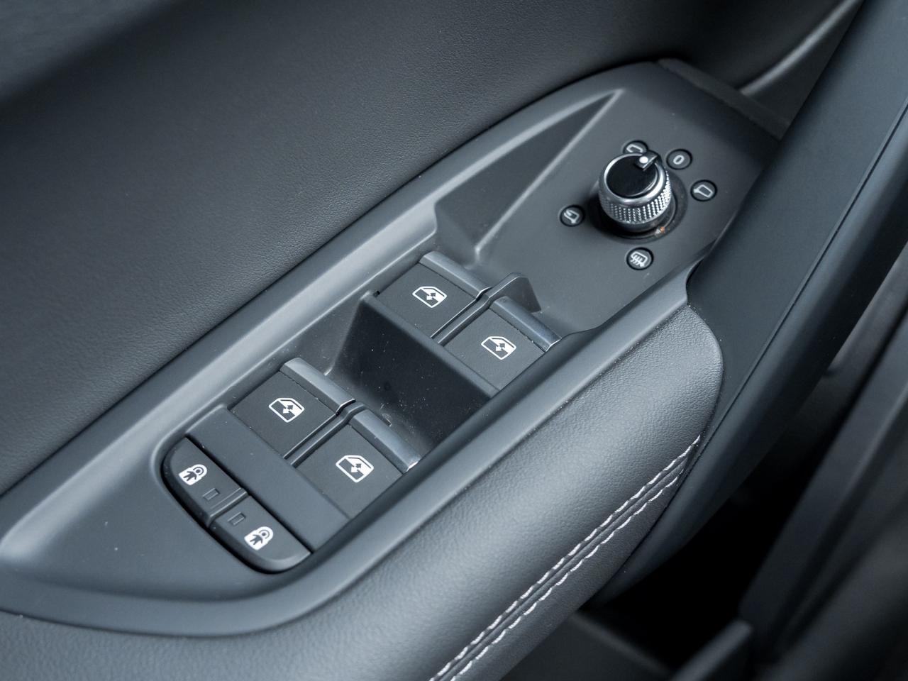 2025 Audi Q5 quattro  NAVI  ROOF  LOW KMS Photo