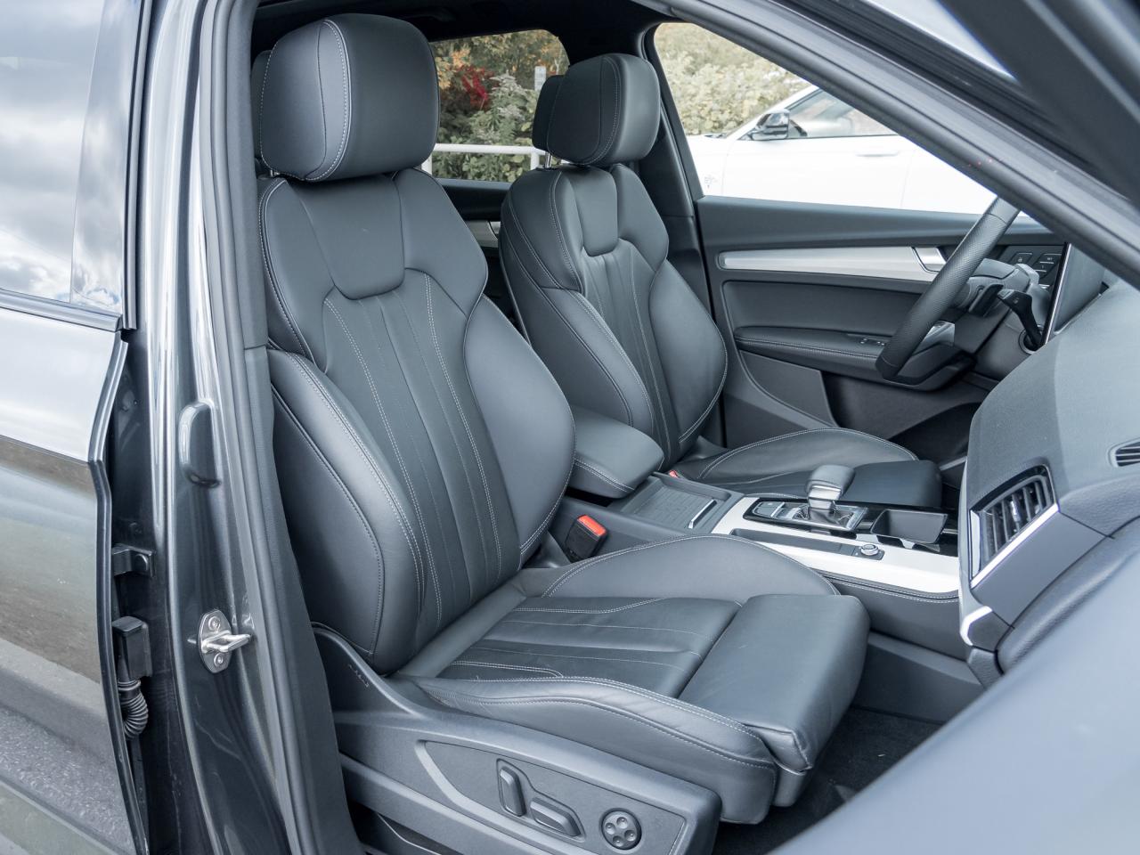 2025 Audi Q5 quattro  NAVI  ROOF  LOW KMS Photo