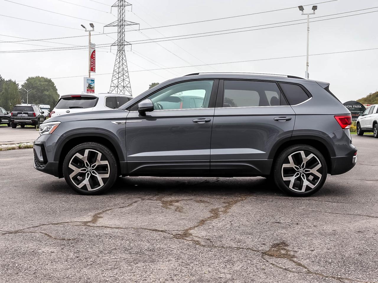 2022 Volkswagen Taos HIGHLINE   INCLUDES SNOW TIRES   LEATHER   SUNROOF Photo