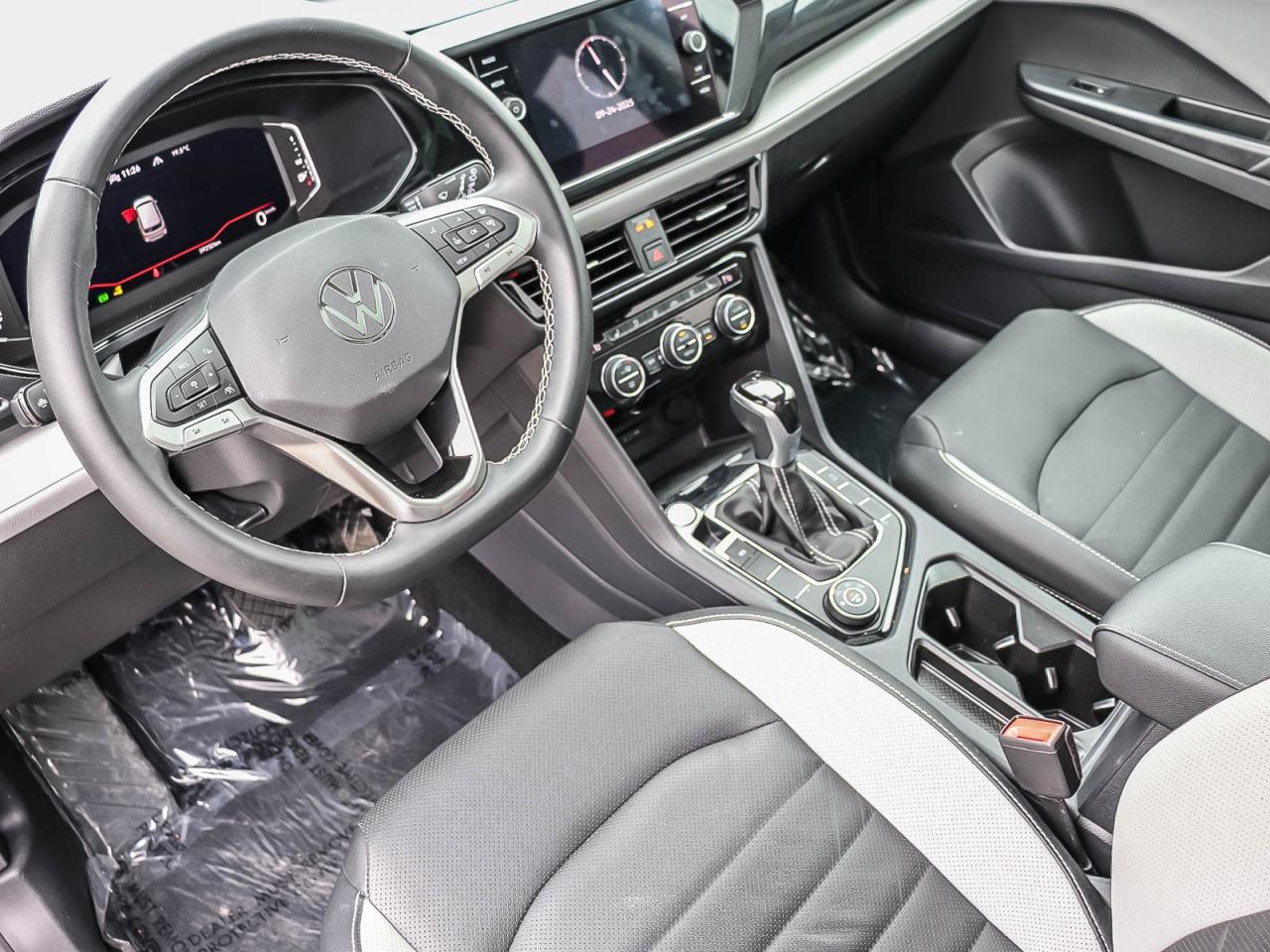 2022 Volkswagen Taos HIGHLINE   INCLUDES SNOW TIRES   LEATHER   SUNROOF Photo