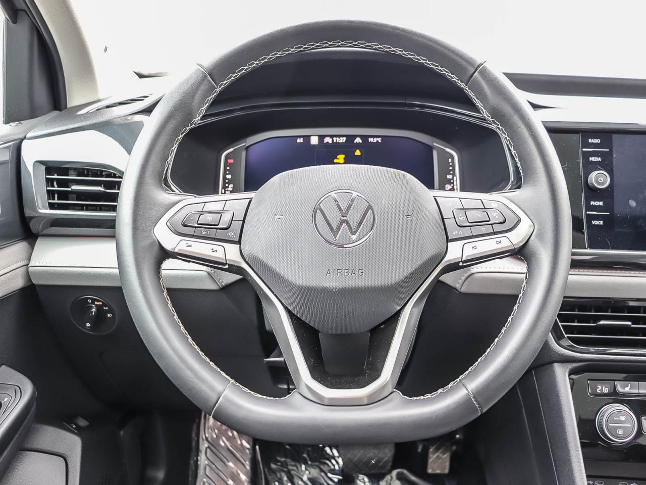 2022 Volkswagen Taos HIGHLINE   INCLUDES SNOW TIRES   LEATHER   SUNROOF Photo