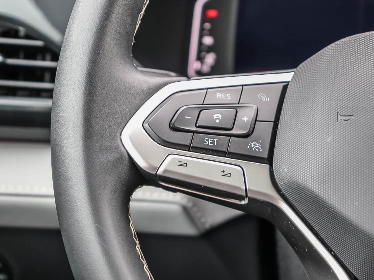 2022 Volkswagen Taos HIGHLINE   INCLUDES SNOW TIRES   LEATHER   SUNROOF Photo