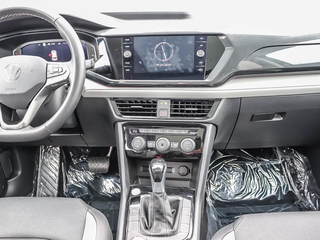 2022 Volkswagen Taos HIGHLINE   INCLUDES SNOW TIRES   LEATHER   SUNROOF Photo